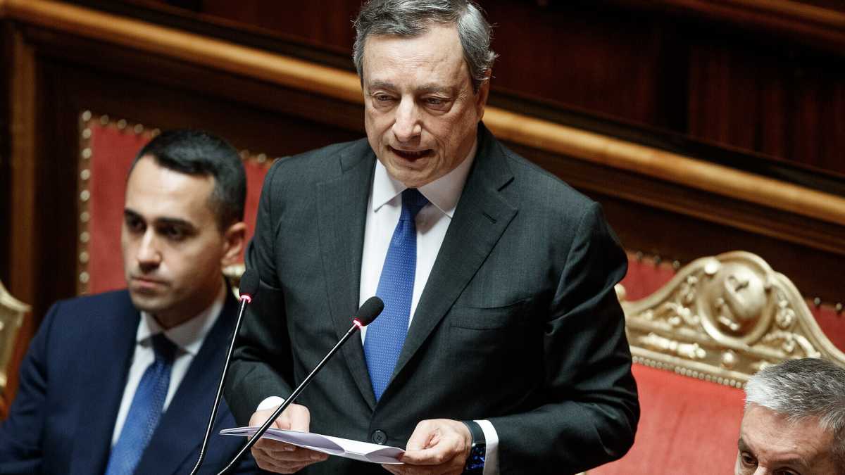 Immagine di I quattro punti di Draghi (che scontentano tutti) per mandare avanti il governo