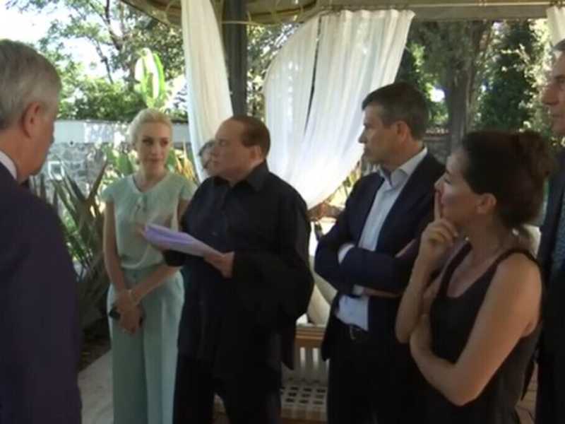 Berlusconi sente Draghi. Le condizioni (in extremis) di Lega e FI per restare al governo