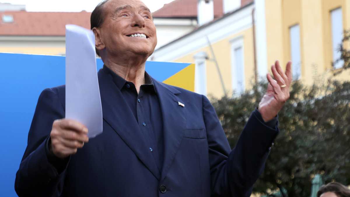 Immagine di Il Cav. si candida a vice di Mattarella e promette pensioni minime da mille euro