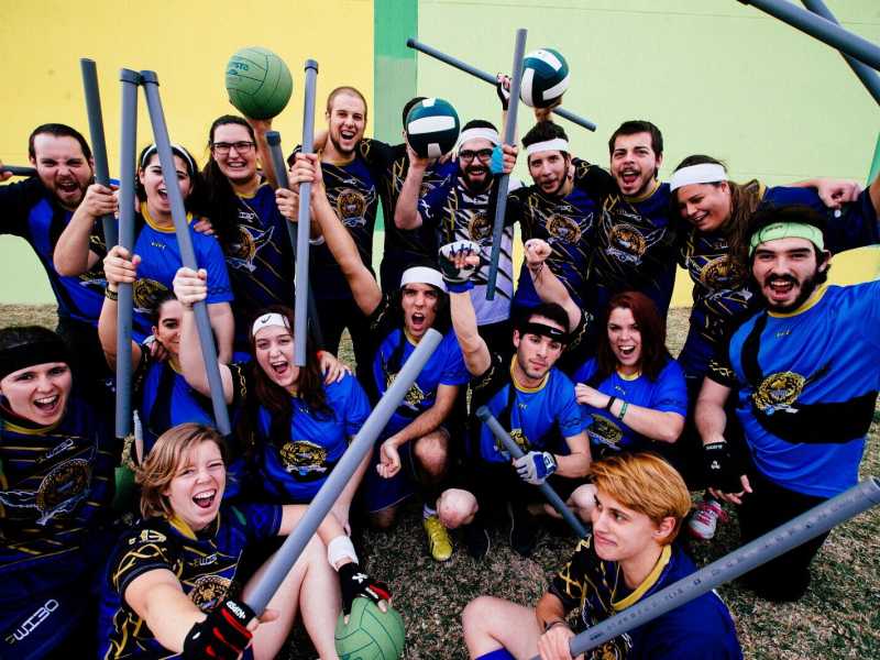 Una squadra di Quidditch, lo sport che si pratica in Harry Potter (foto LaPresse)