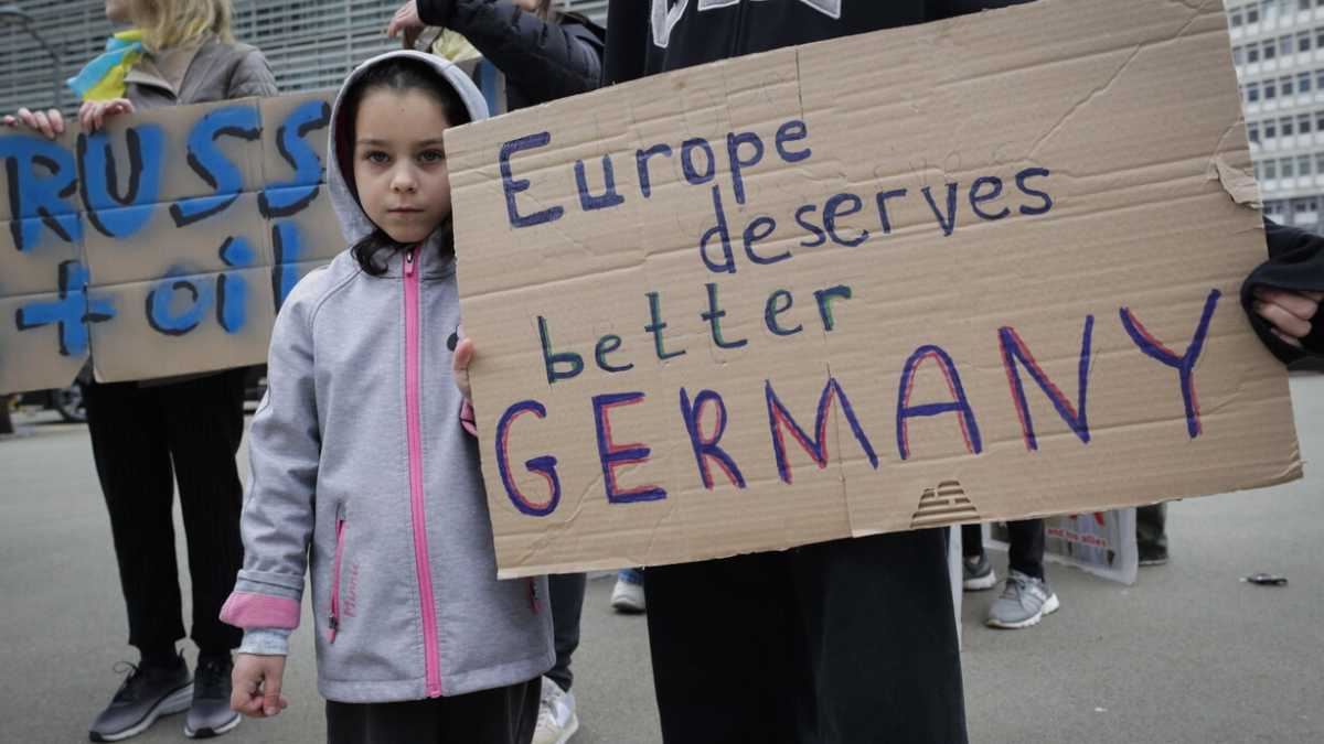 Immagine di I Pigs contro il taglio dei consumi del gas fatto a protezione della Germania