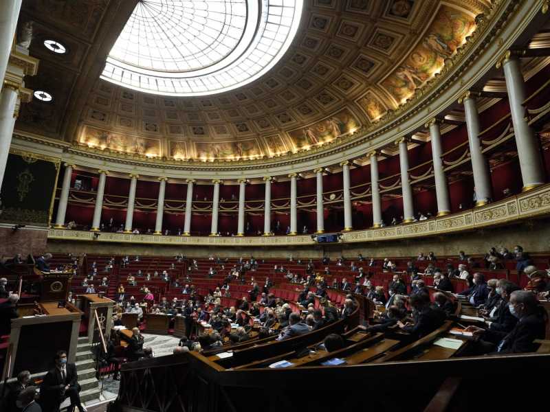 In Francia passa la legge sul potere d’acquisto. I lepenisti votano con Macron