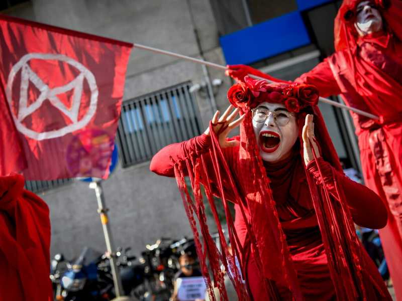 Milano, Flash Mob del movimento ambientalista Extinction Rebellion (LaPResse) <br />