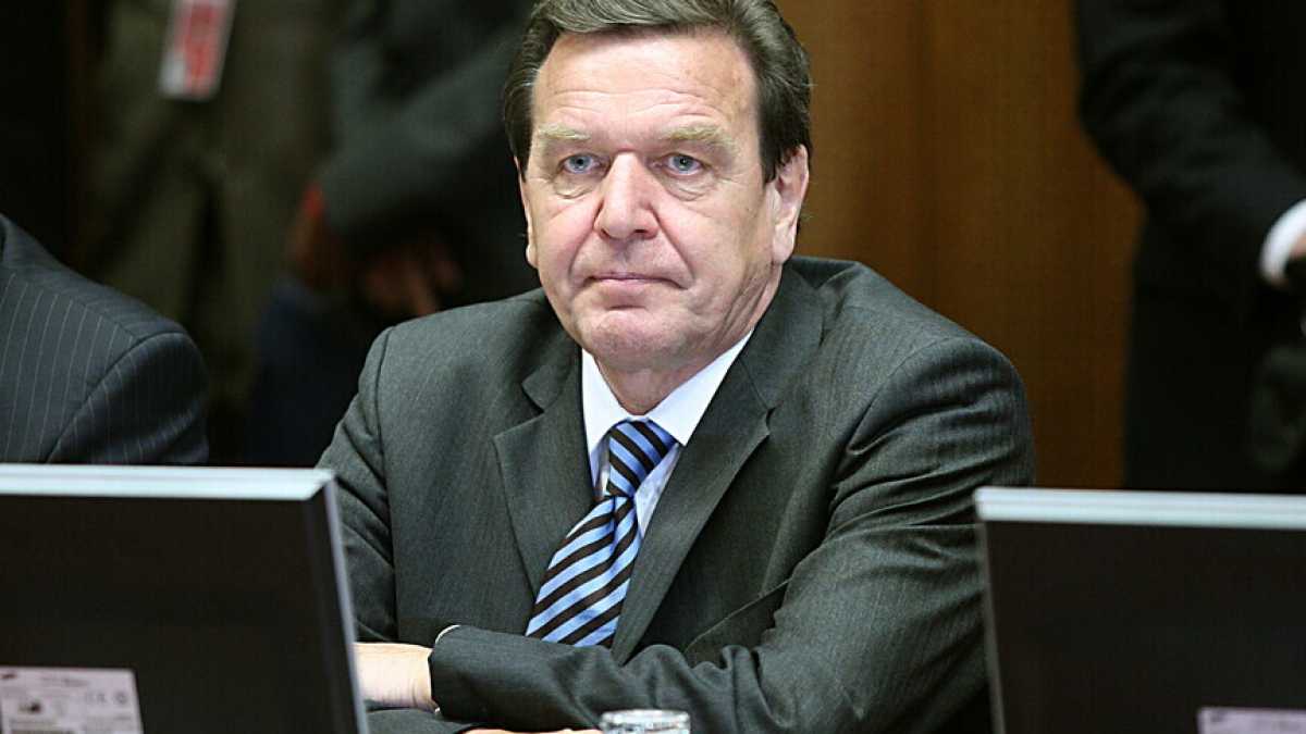 Immagine di Schröder e il mal di Russia. Una visita che impensierisce