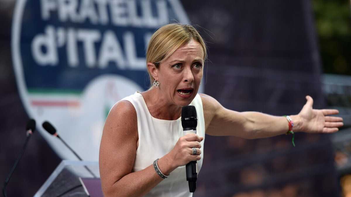Immagine di Meloni, Salvini e Berlusconi si vedono. I nodi da risolvere: premiership e collegi