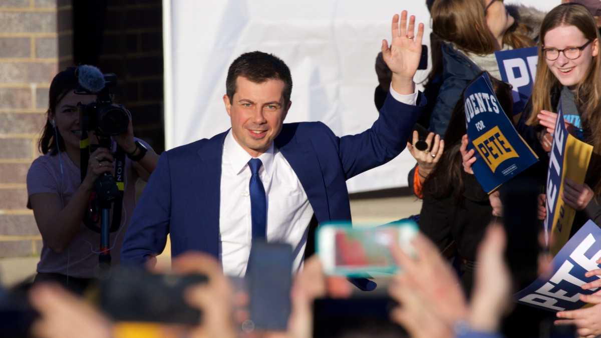 Immagine di Buttigieg è il ministro dei trasporti che per la prima volta si fa notare