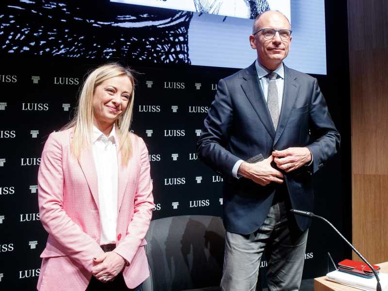 Giorgia Meloni e Enrico Letta ad un evento pubblico a Roma (LaPresse)