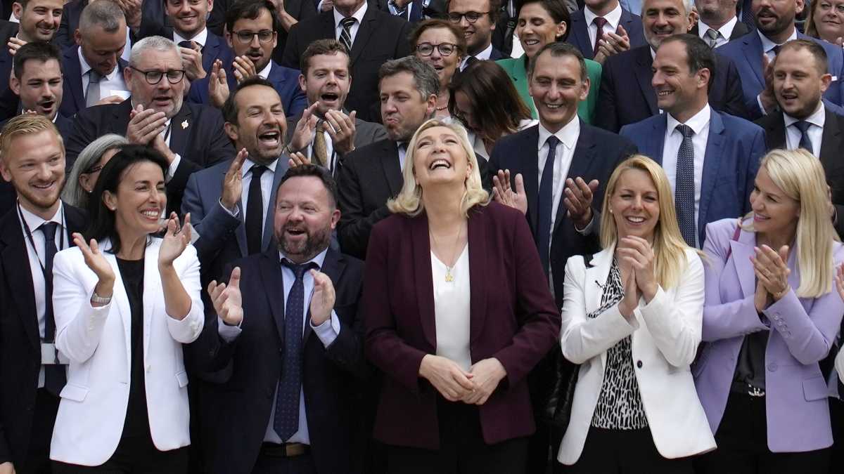 Immagine di Bardella e Aliot. Il pupillo e l’ex di Marine che vogliono la guida dei sovranisti francesi