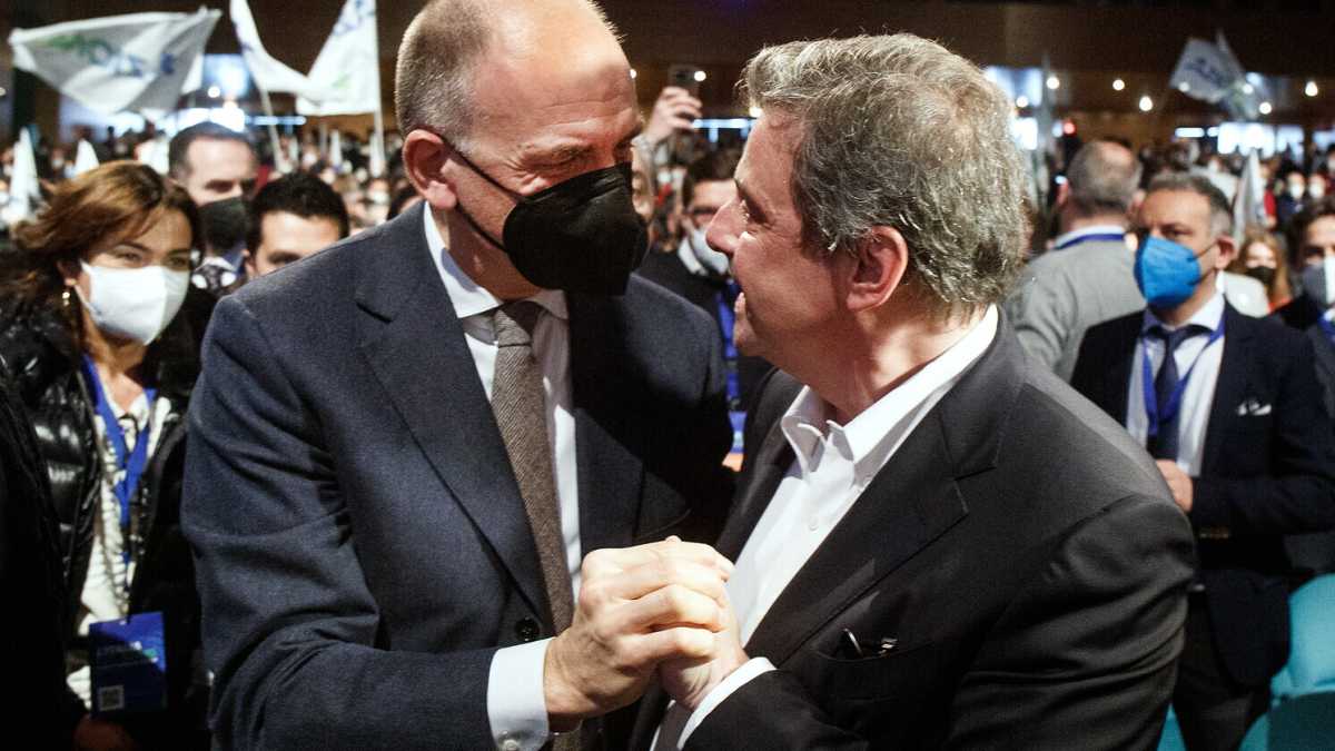 Immagine di Letta ha fretta. Calenda fa l'Amleto. A sinistra torna "la psicanalisi di classe"