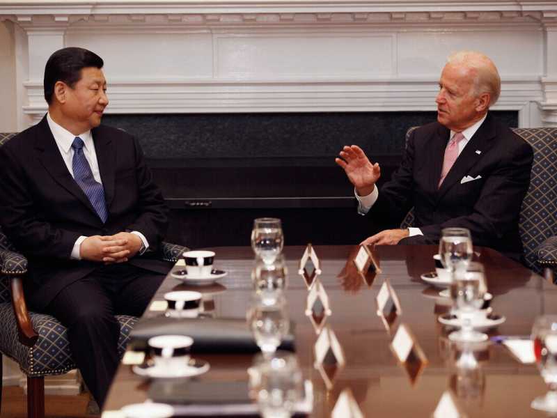 Un incontro tra Joe Biden e Xi Jinping del 2012. Foto Ansa