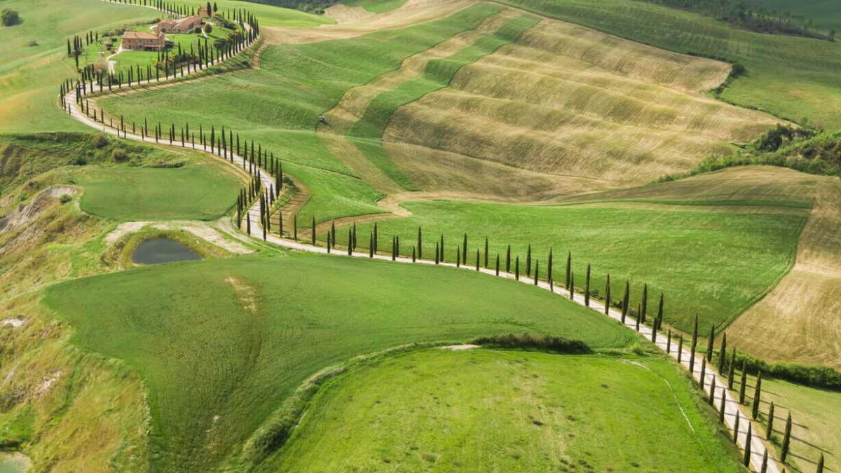 Immagine di Cari camminatori laici ma affascinati dalle vie sacre, ecco la vostra guida