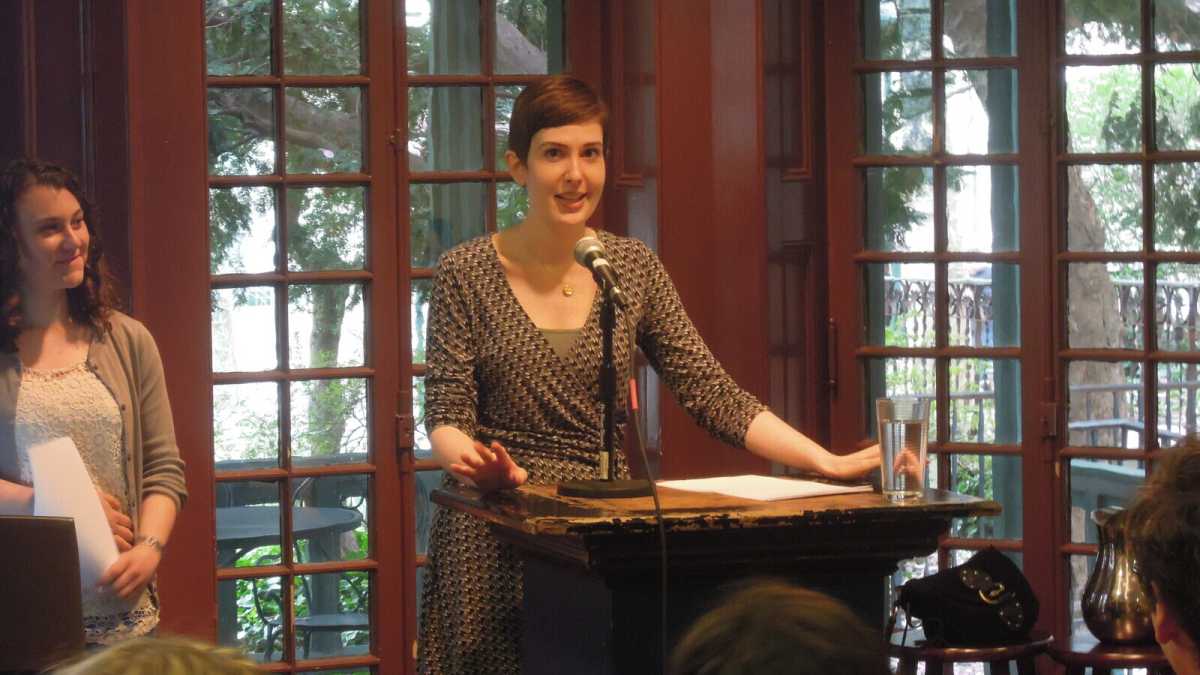 Immagine di Patricia Lockwood con "Nessuno ne parla" parla dei social dai social