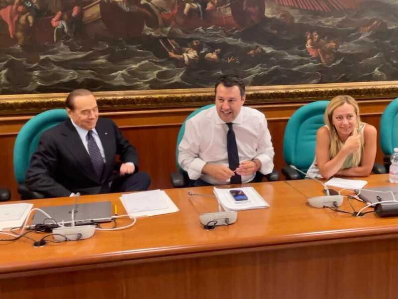 Fenomenologia di una campagna elettorale, metaverso ubriaco di se stessa