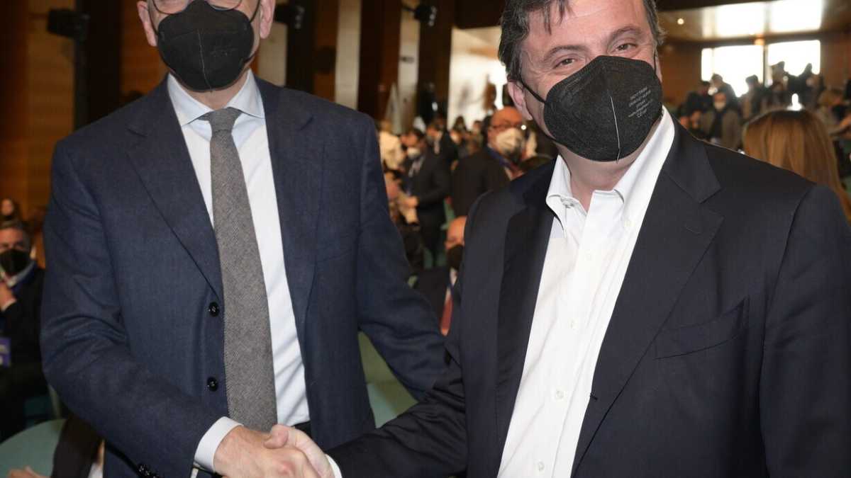 Immagine di Vertice del Pd, i dem a un passo dalla rottura con Calenda: "Si proceda senza veti reciproci"