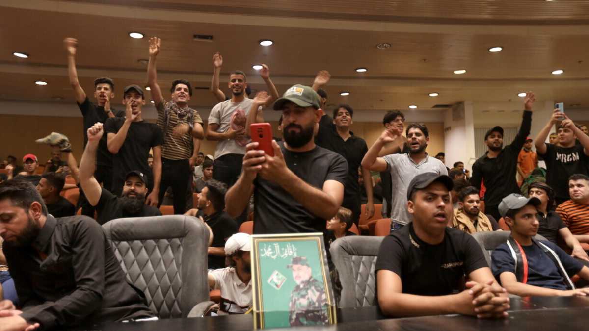 Immagine di Sadr che occupa il Parlamento di Baghdad è un allarme per l'Iran