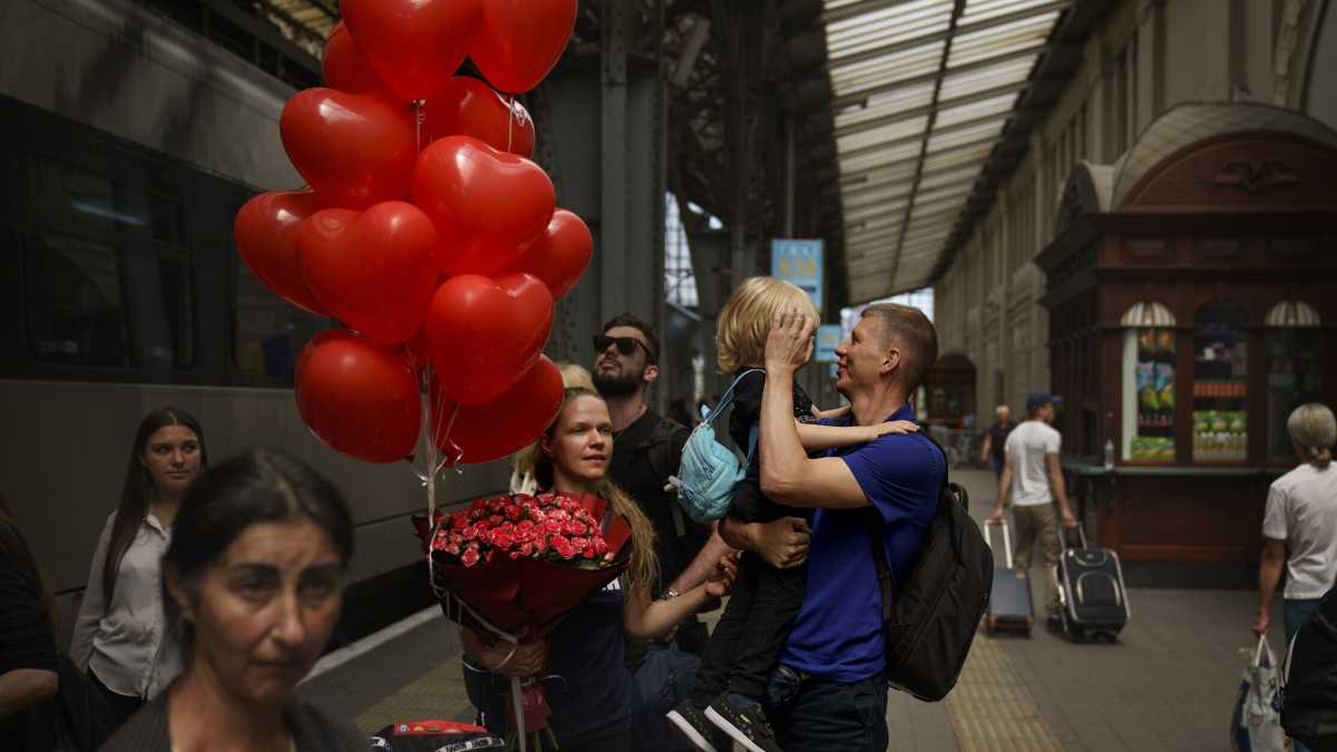 Immagine di Kyiv, vestita d’agosto, sente il respiro di guerra gelido come l’inverno