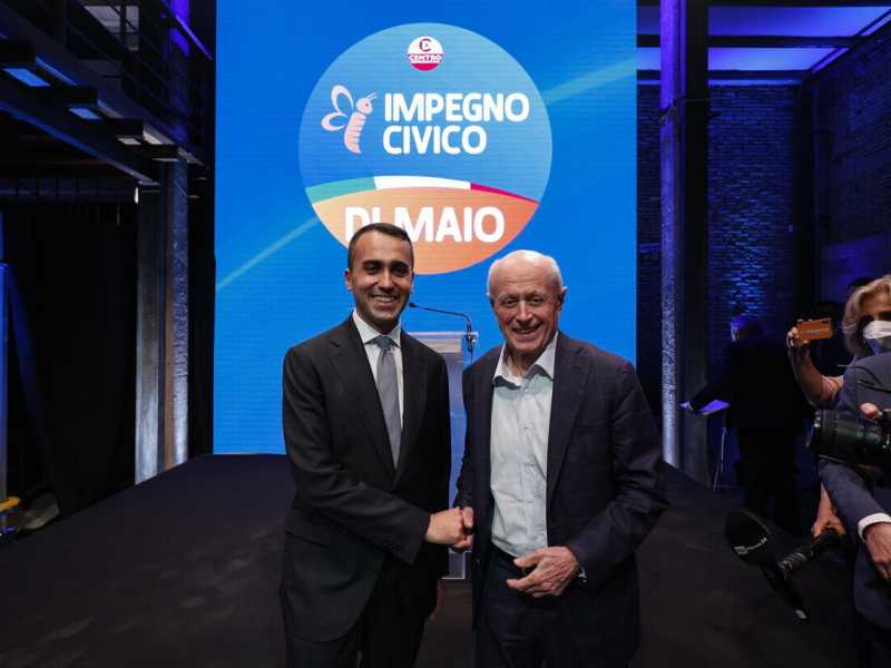 Luigi Di Maio e Bruno Tabacci alla presentazione di Impegno civico (Ansa)