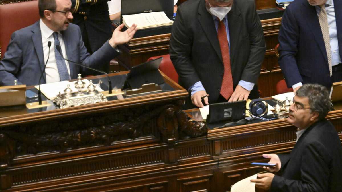 Immagine di “Calenda incomprensibile. Noi da soli supereremo il 5 per cento”. Parla Rosato (Iv)