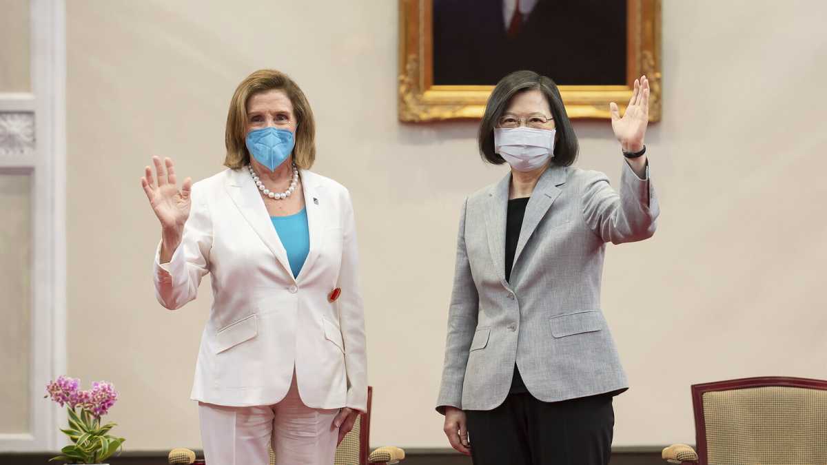 Immagine di Pelosi riparte e la Cina circonda Taiwan. Ma la vera punizione è economica
