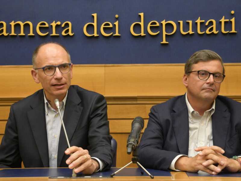 I leader di Pd e Azione, Enrico Letta e Carlo Calenda (Ansa)