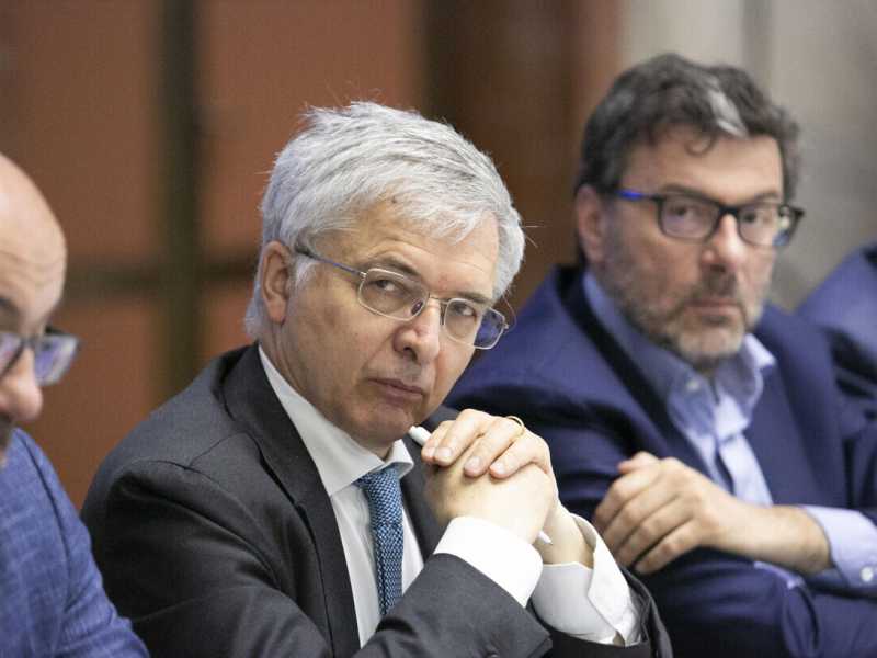  Il ministro dell'Economia Franco durante un consiglio dei ministri (Ansa)