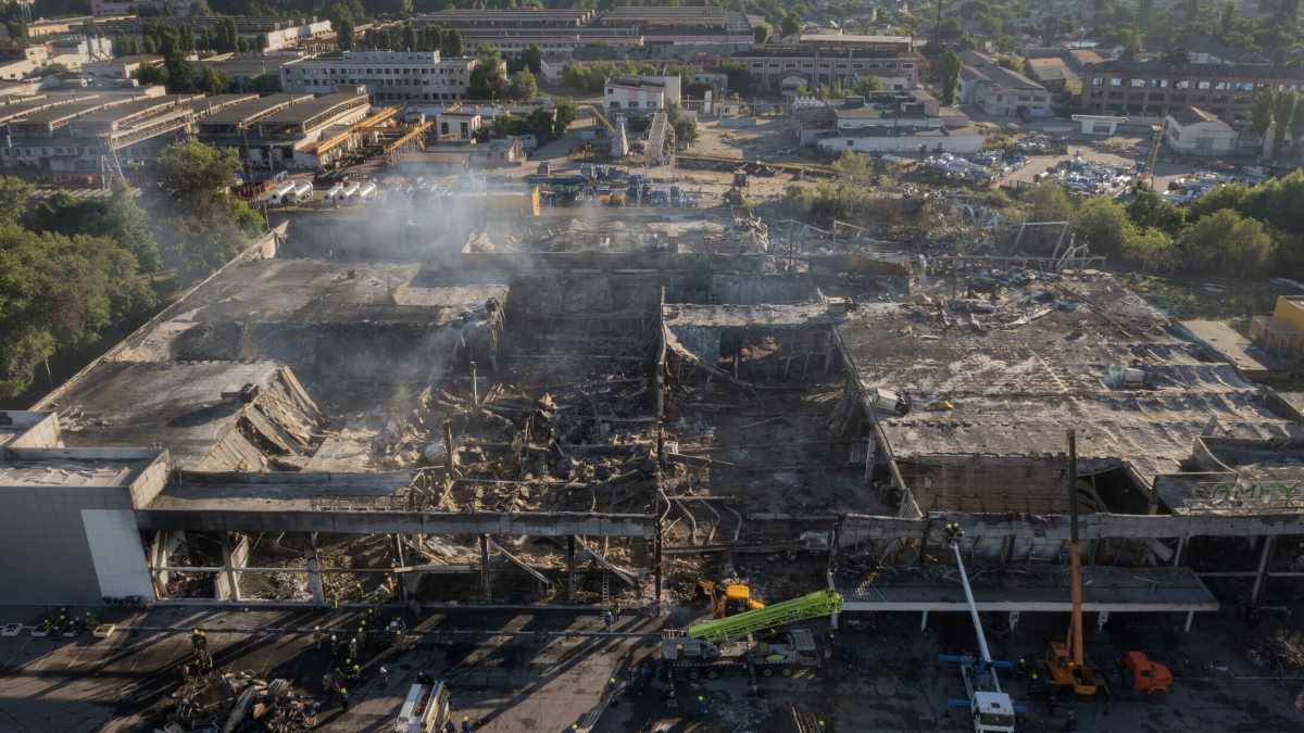 Immagine di L'imprenditore ucraino Igor Khyzhnyak ci racconta l'attacco russo al centro commerciale di Kremenchuk