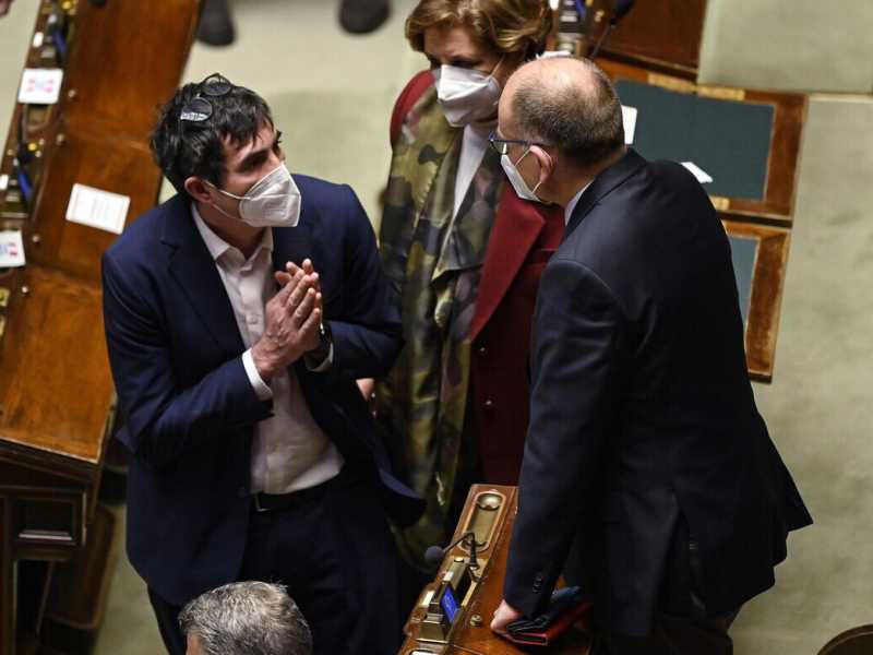 Nicola Fratoianni ed Enrico Letta (Ansa)