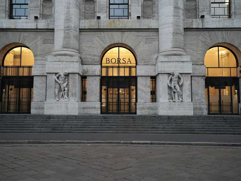 Palazzo Mezzanotte dove si trova la Borsa di Milano (Getty Images)