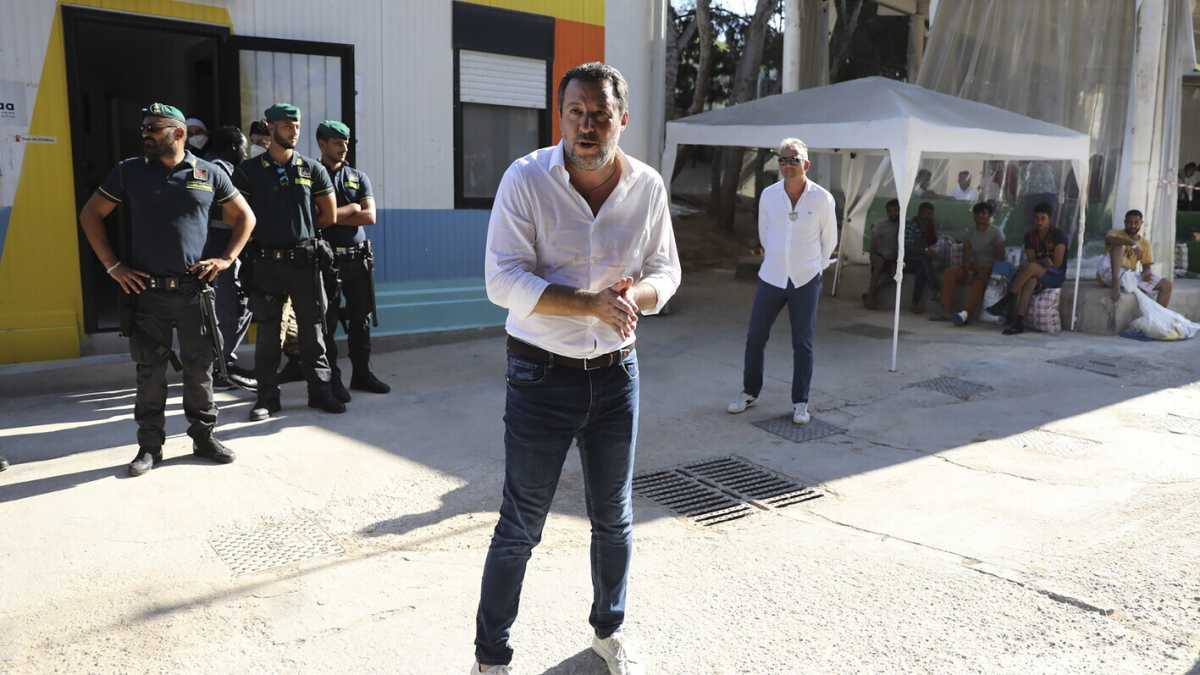Immagine di L’insostenibile Salvini a Lampedusa. Ma non è più quello di una volta