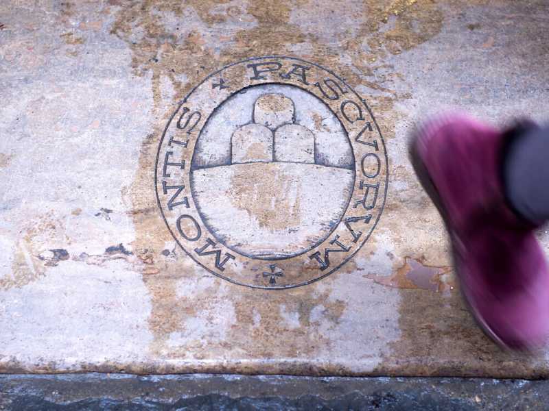  Il simbolo del Monte Paschi di Siena, la banca più antica in Italia (Getty Images