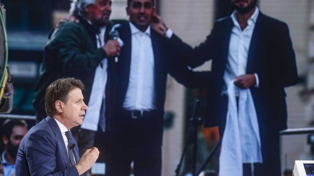 Immagine di Conte lancia le autocandidature del M5s. Ma non ha ancora deciso se vuole Di Battista