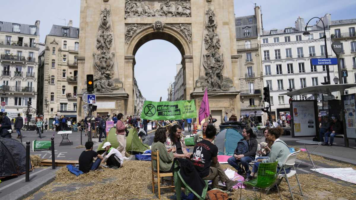 Immagine di Yves Roucaute: "L'estremismo ambientalista ha costretto la Germania a dipendere dal gas russo"