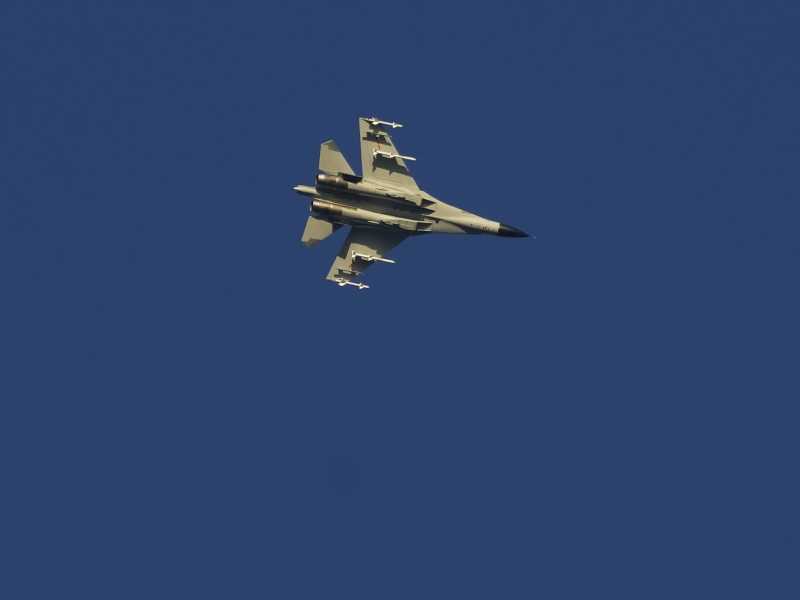  Un jet dell'esercito cinese mentre sorvola lo stretto di Taiwan (LaPresse)<br />