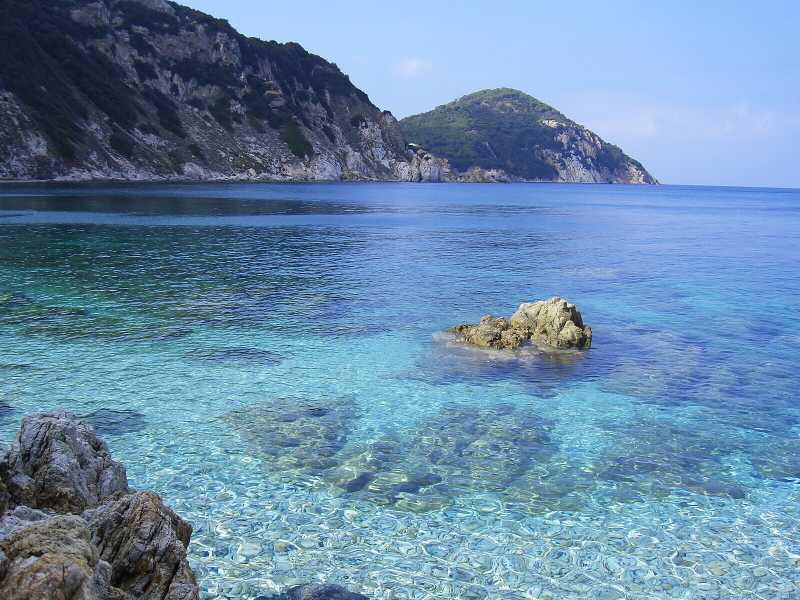 Il mare dell'Isola d'Elba (Wikimedia)