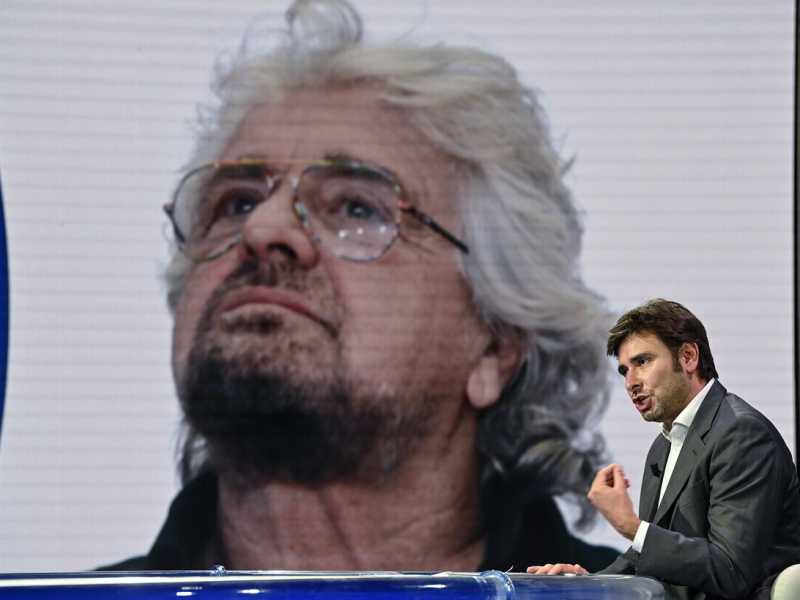"Grillo padre padrone, Di Maio ducetto". Dibba contro tutti: "Il M5s non mi vuole"