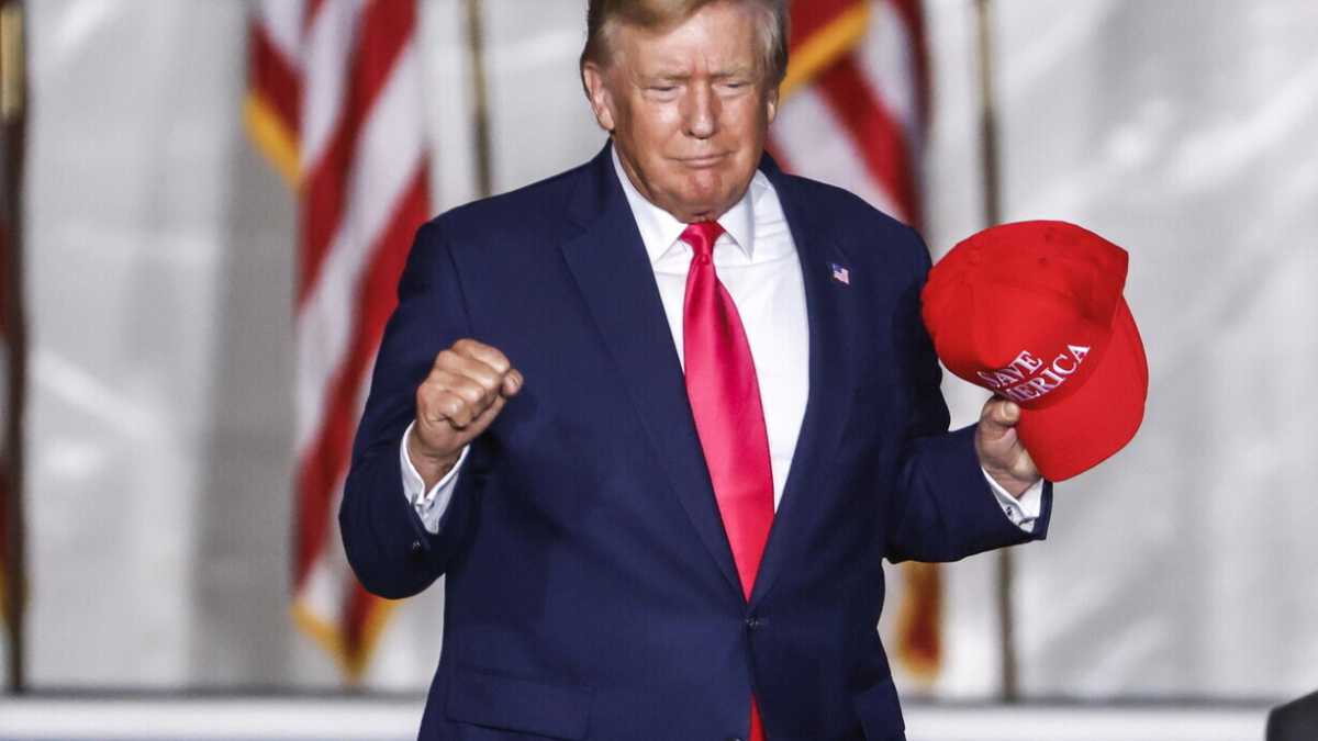 Immagine di Trump interrogato nell'indagine per frode fiscale: l'ex presidente non risponde