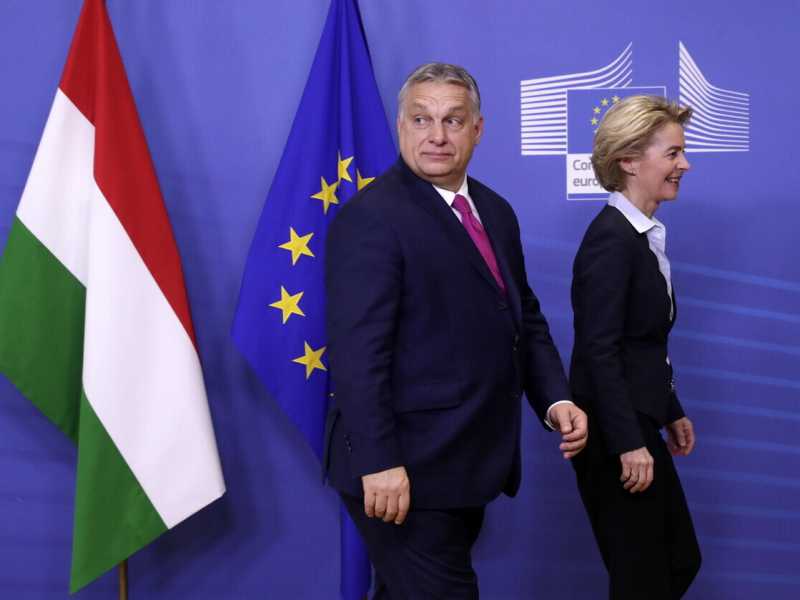 Viktor Orban e Ursula von der Leyen (Ansa)