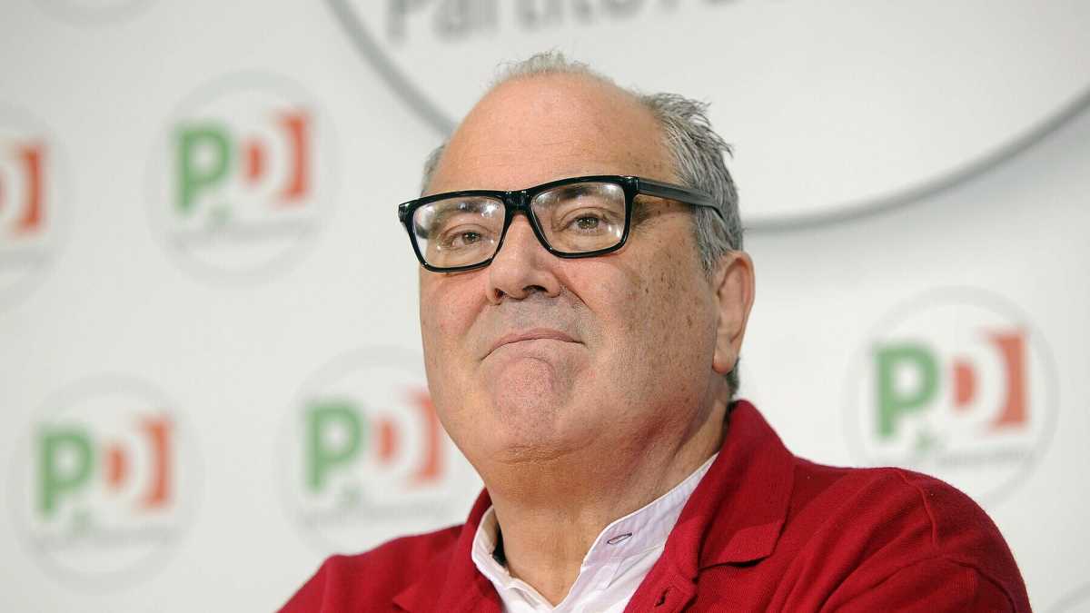 Immagine di Bettini apre al M5s dopo il voto: "La politica è imprevedibile". Calenda: "Ecco il bipopulismo perfetto"