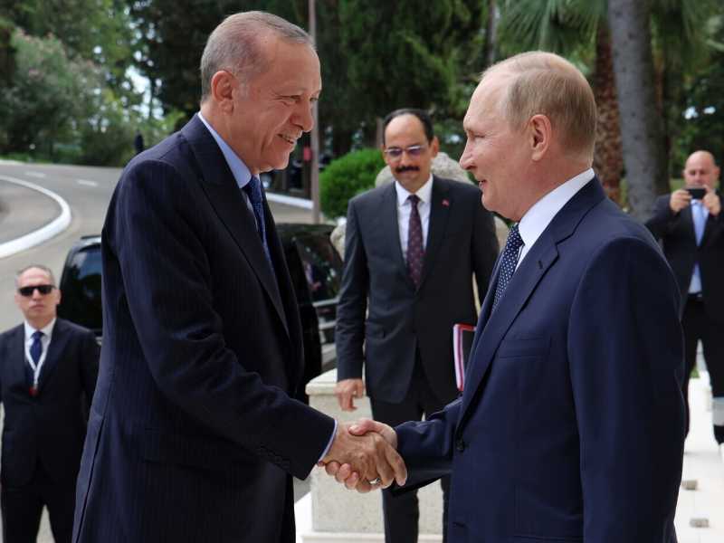 Erdogan ha un piano contro la crisi della lira: fare della Turchia un centro economico russo