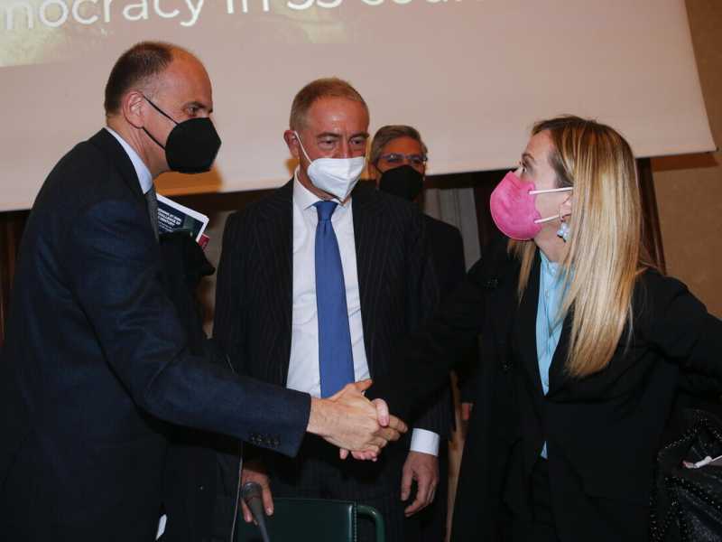 Letta-Meloni: i contatti segreti per un confronto tv. La leader di FdI è disponibile
