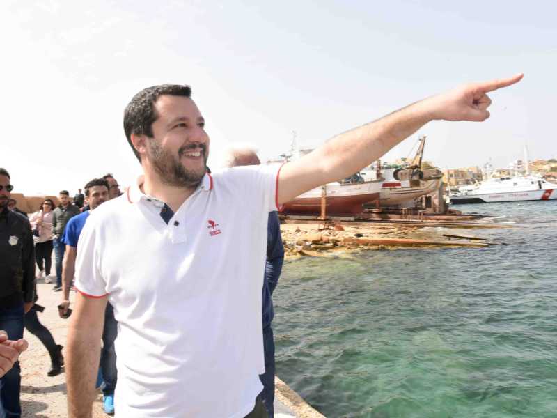 &nbsp;Matteo Salvini a Lampedusa nel 2017 (foto LaPresse)