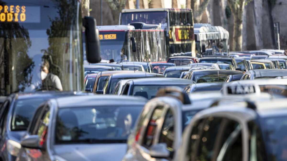 Immagine di In Italia si va verso un parco auto di 40 milioni di unità: l’elettrico non basta