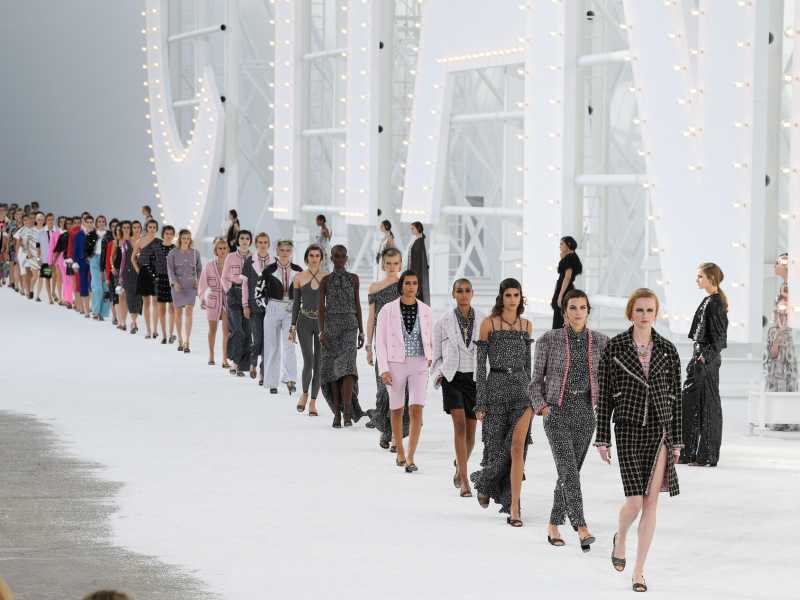 La sfilata di Chanel a Parigi durante la fashion week di ottobre, nel 2020 (Getty Images)&nbsp;<br />