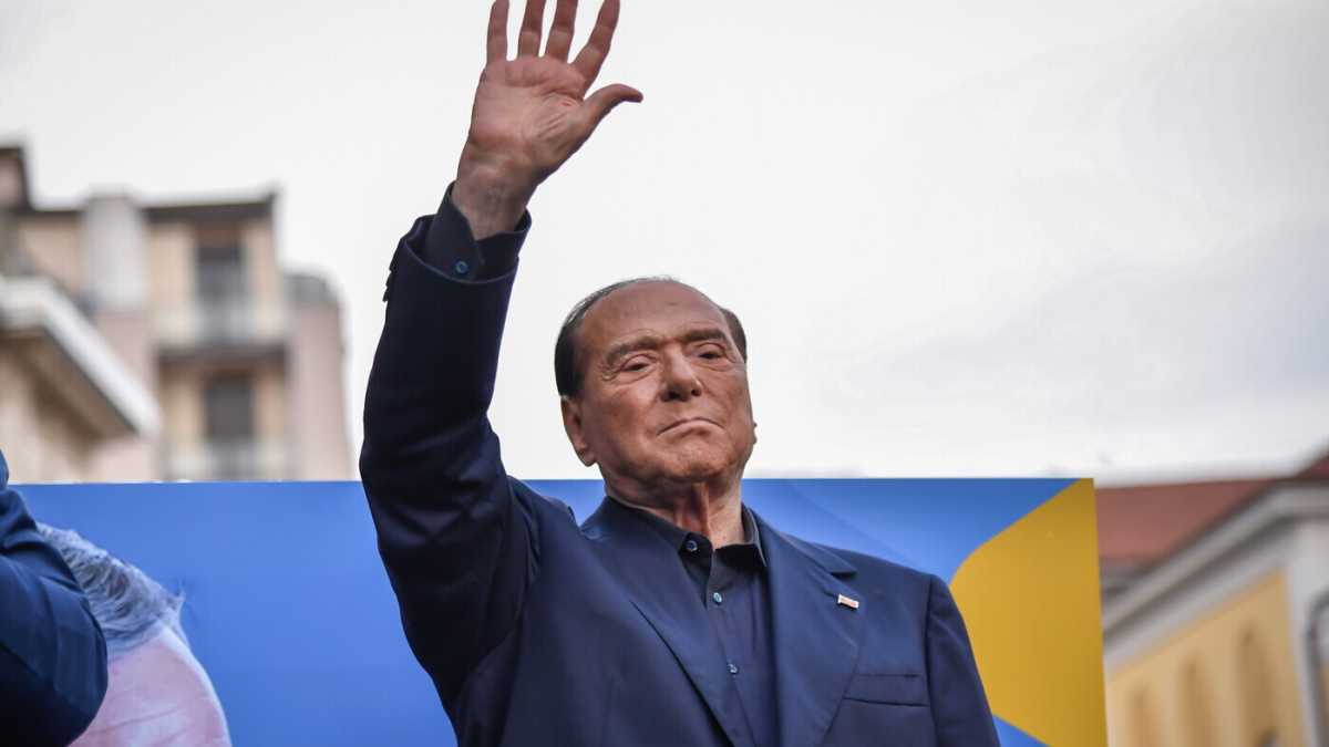 Immagine di Domani sul Foglio l'intervista a Berlusconi. “FdI e Lega? Li aiuteremo ad avvicinarsi al Ppe”