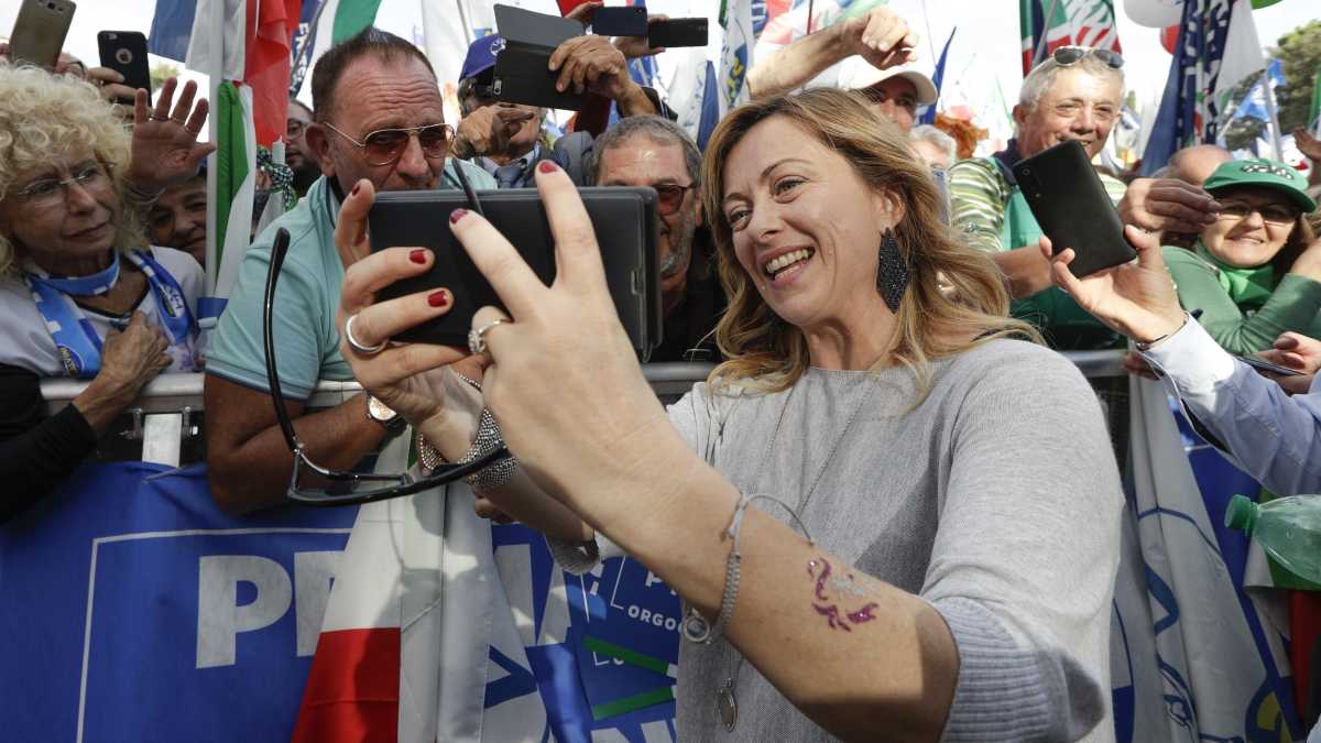 Immagine di Lo scacco matto di Meloni. Le cinque mosse per togliere cartucce agli avversari