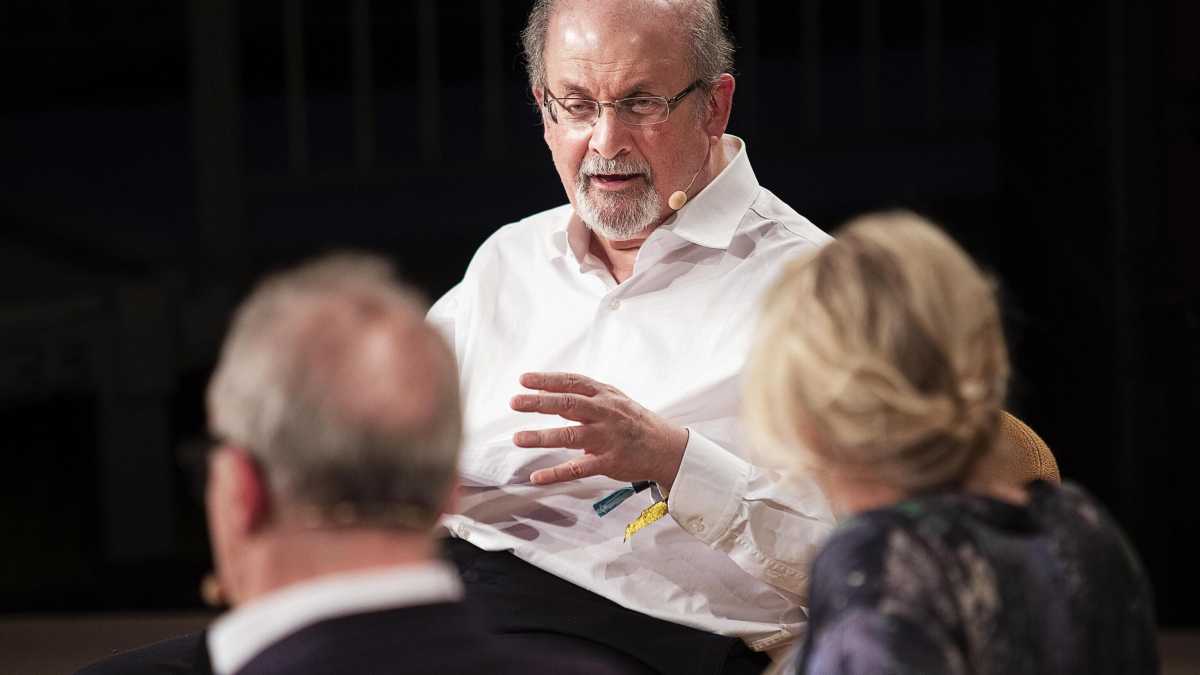 Immagine di C’è una rete di spie iraniane negli Usa. Il ragazzo che ha accoltellato Salman Rushdie chattava con loro