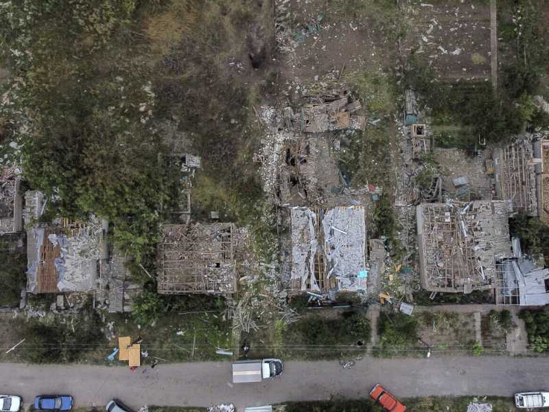I danni provocati da un attacco russo a Kramatorsk (LaPresse)