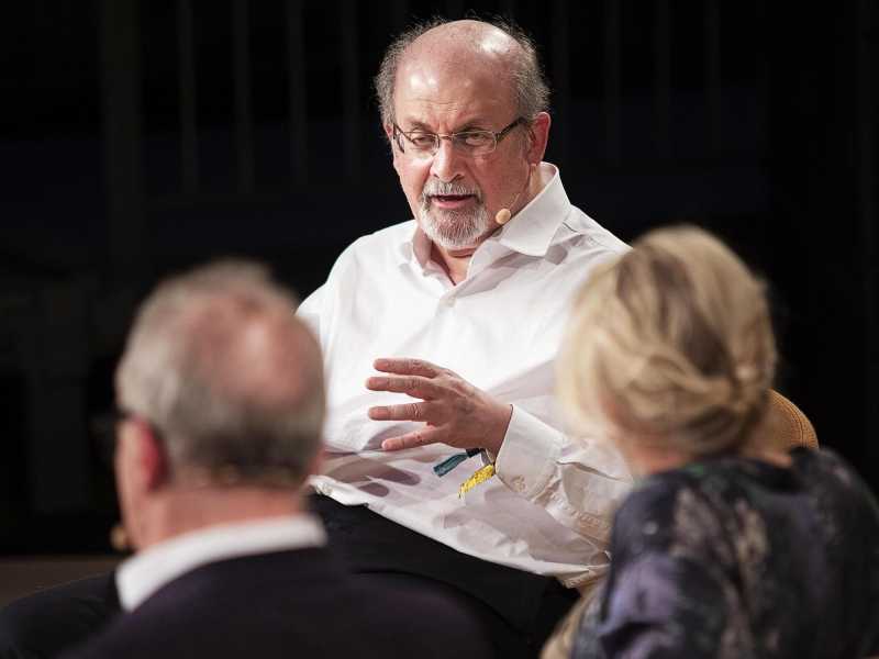 C’è una rete di spie iraniane negli Usa. Il ragazzo che ha accoltellato Salman Rushdie chattava con loro