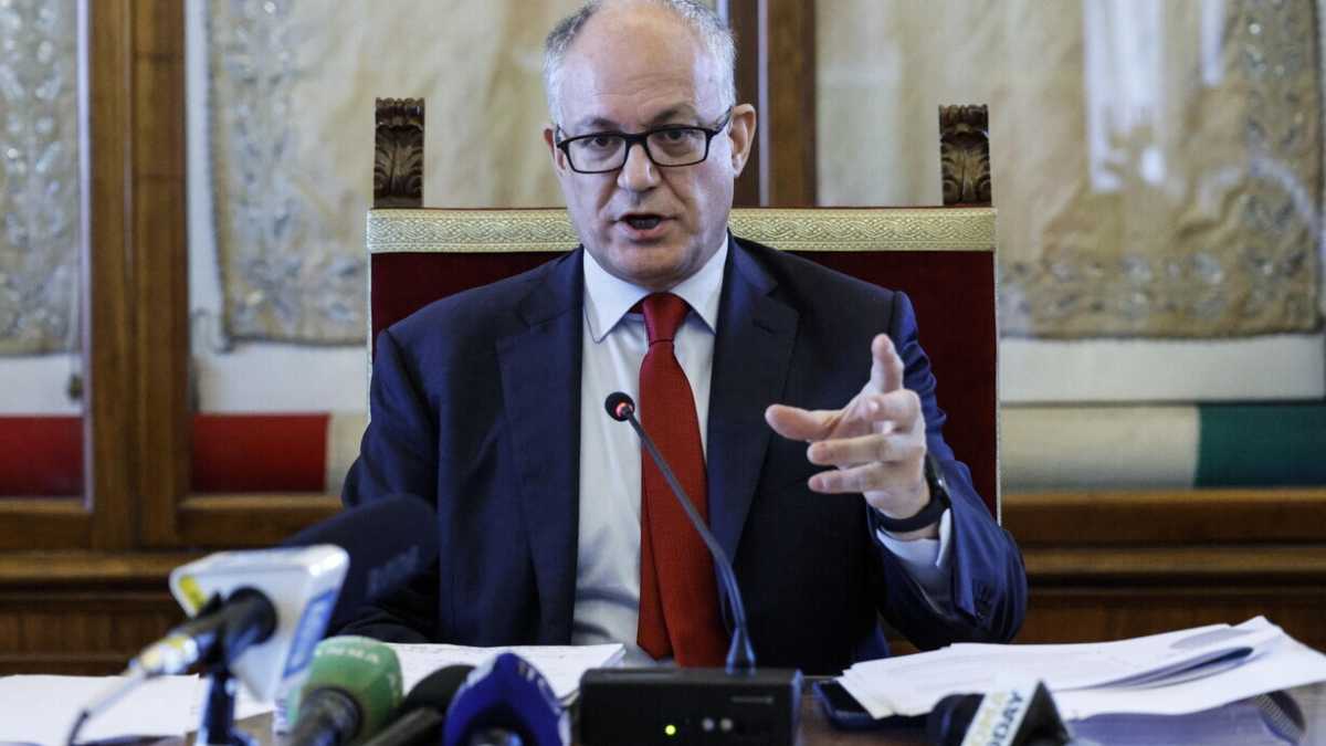 Immagine di Gualtieri accetta le dimissioni di Ruberti: "Uomo di qualità, ma da lui frasi gravi: si faccia da parte per ora"
