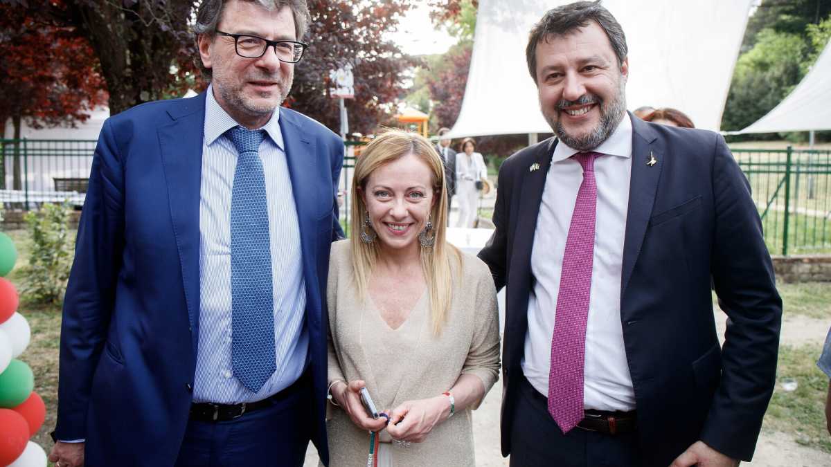Immagine di Meloni confabula con Zaia e Fedriga. I governisti padani attendono Salvini al varco